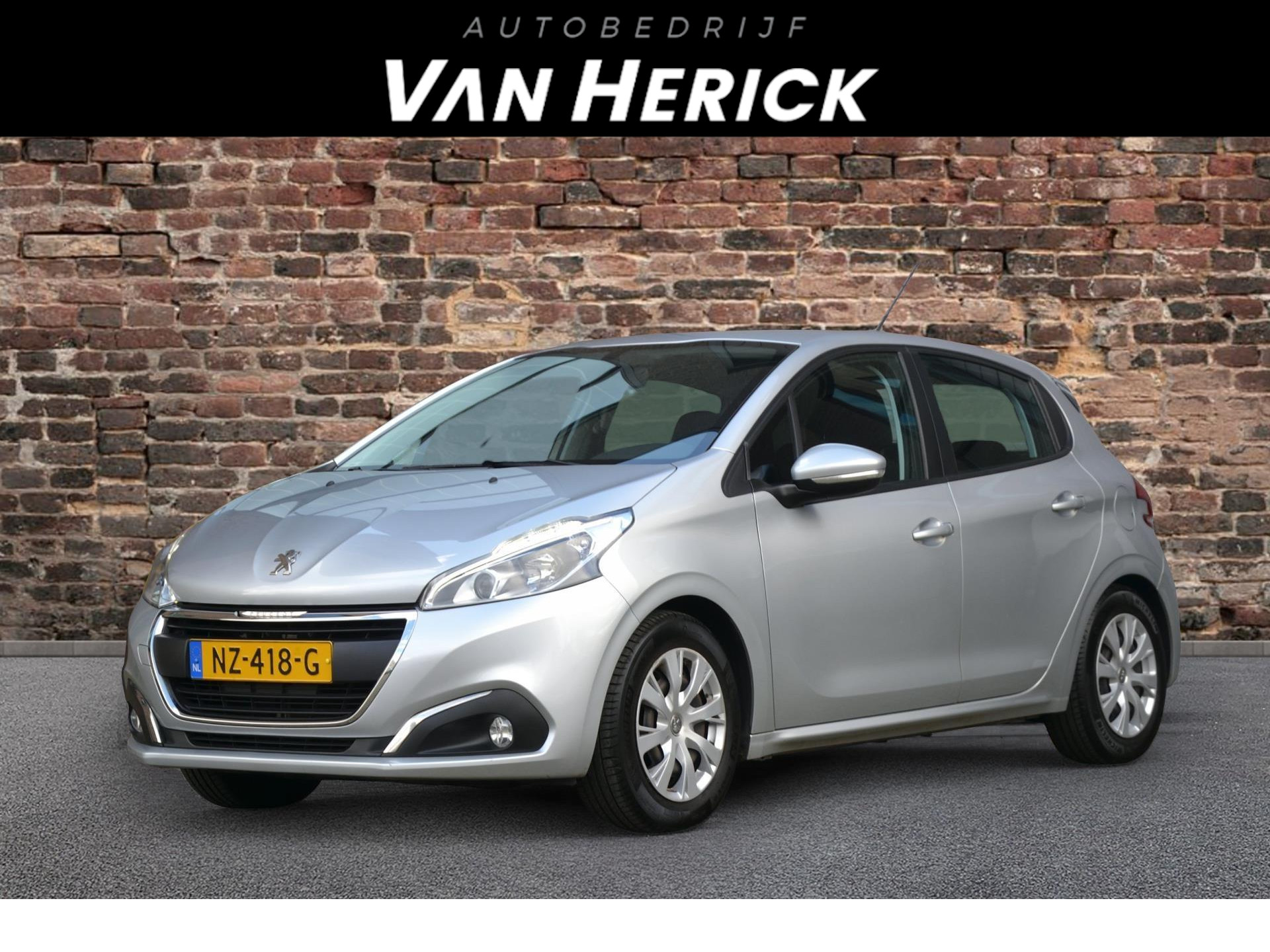 Peugeot 208 1.2 PureTech Blue Lion 5-Deurs | Cruise | Airco | Navi | Trekhaak voor € 7.995,-