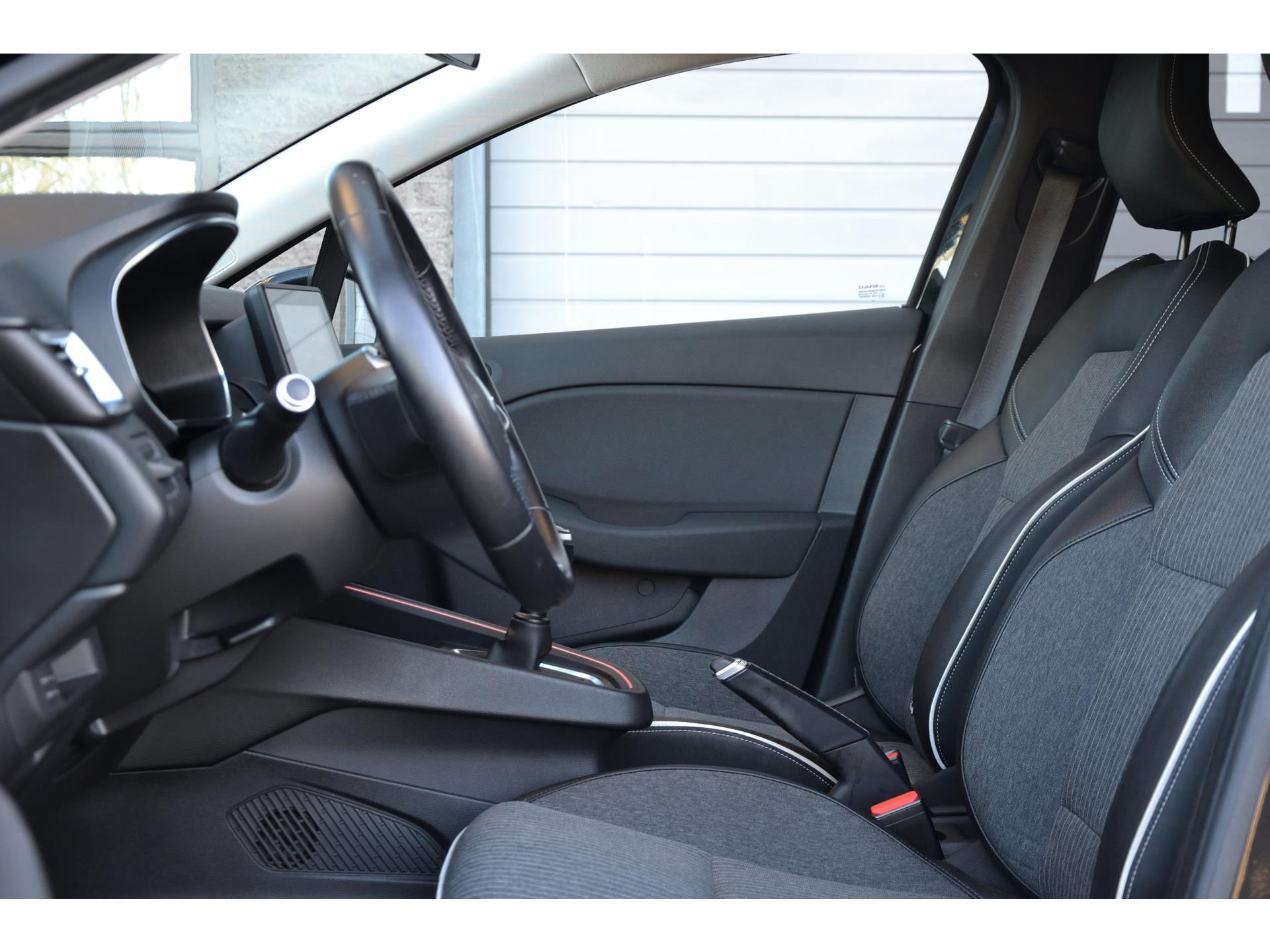 Renault Clio 1.0 TCe Intens | Keyless | Cruise | Navi | 17 Inch