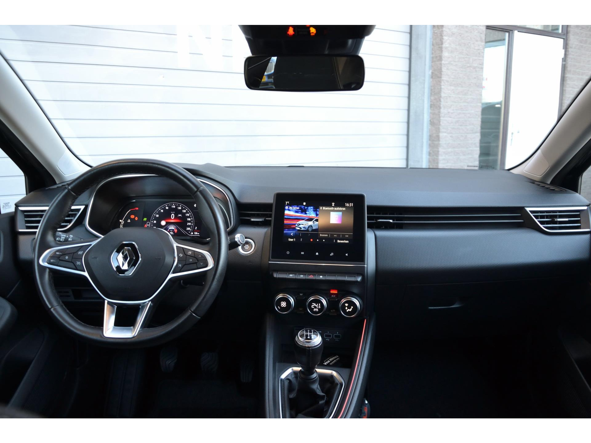 Renault Clio 1.0 TCe Intens | Keyless | Cruise | Navi | 17 Inch