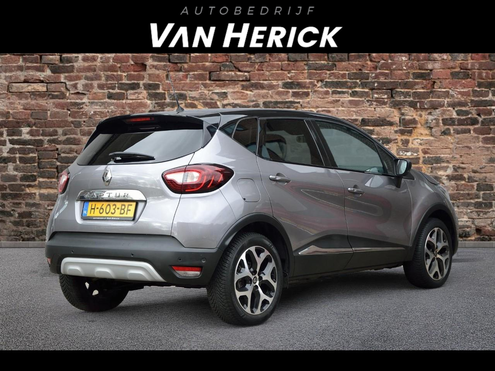 Renault Captur 0.9 TCe intens R-Link | Navi | Cruise | Clima voor € 11.445,-