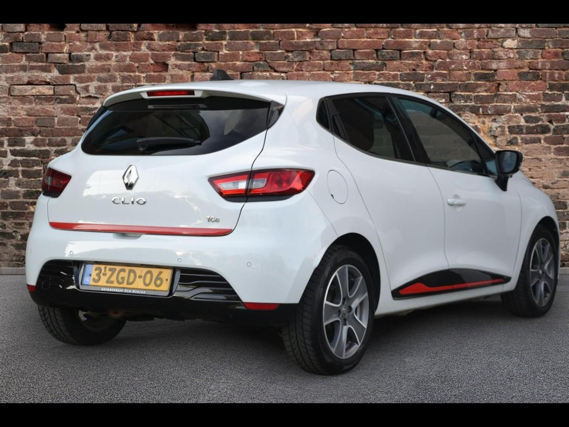 Renault Clio 0.9 TCe ECO Night&Day | Cruise | Airco | Navi voor € 7.995,-