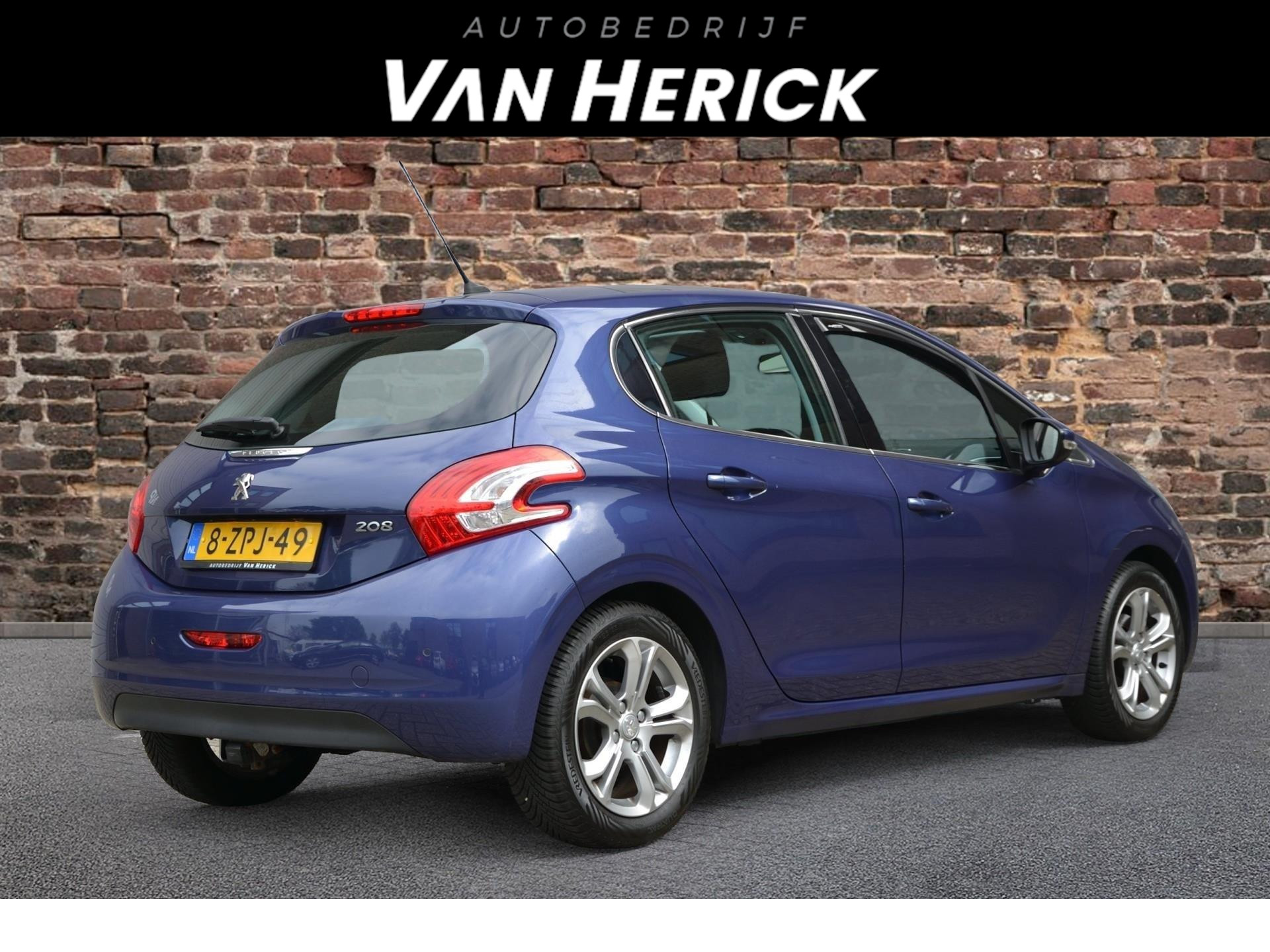 Peugeot 208 1.2 Bleu Lease Premium 5 deurs | Pano | Airco | LM Velgen voor € 6.745,-