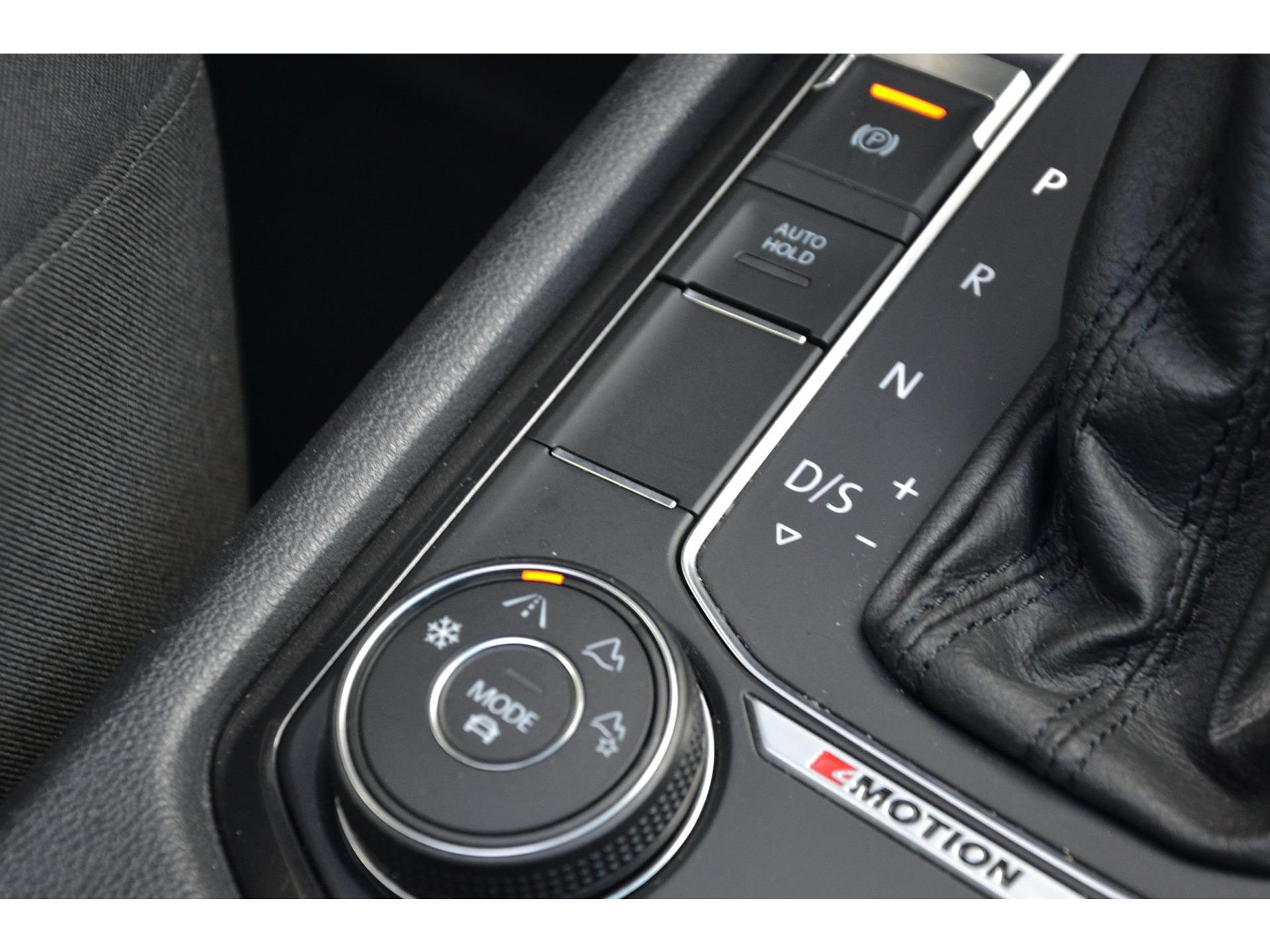 Volkswagen Tiguan 1.4 TSI 4Motion R-Line Automaat | Open-dak | Trekhaak | Virtual Cockpit