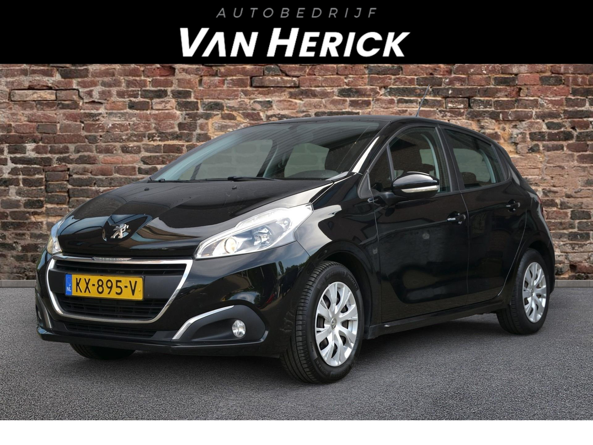 Peugeot 208 1.2 PureTech Blue Lion | Navi | Cruise | Airco voor € 7.945,-