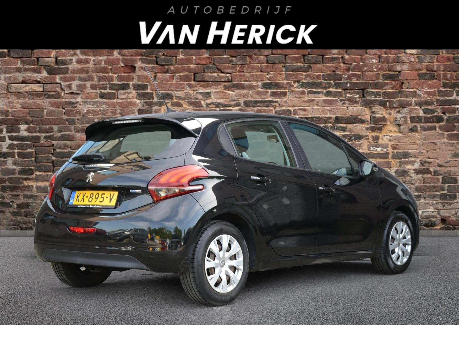 Peugeot 208 1.2 PureTech Blue Lion | Navi | Cruise | Airco voor € 7.945,-