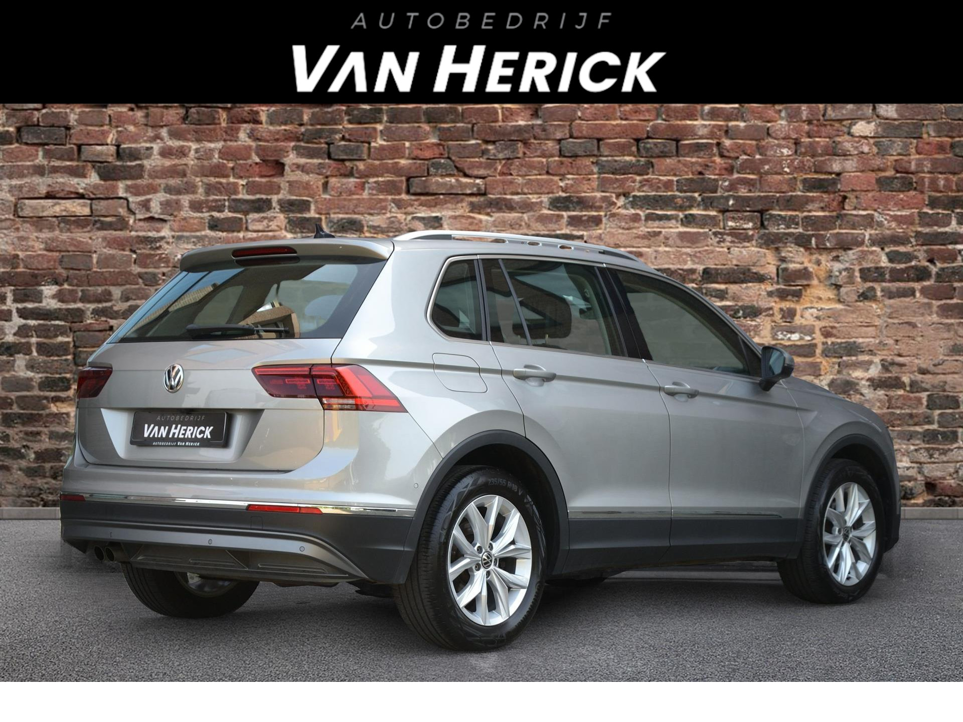 Volkswagen Tiguan 1.5 TSI ACT Highline Automaat | Wegklapbare trekhaak | ACC | Head up | 1e eigenaar voor € 27.945,-