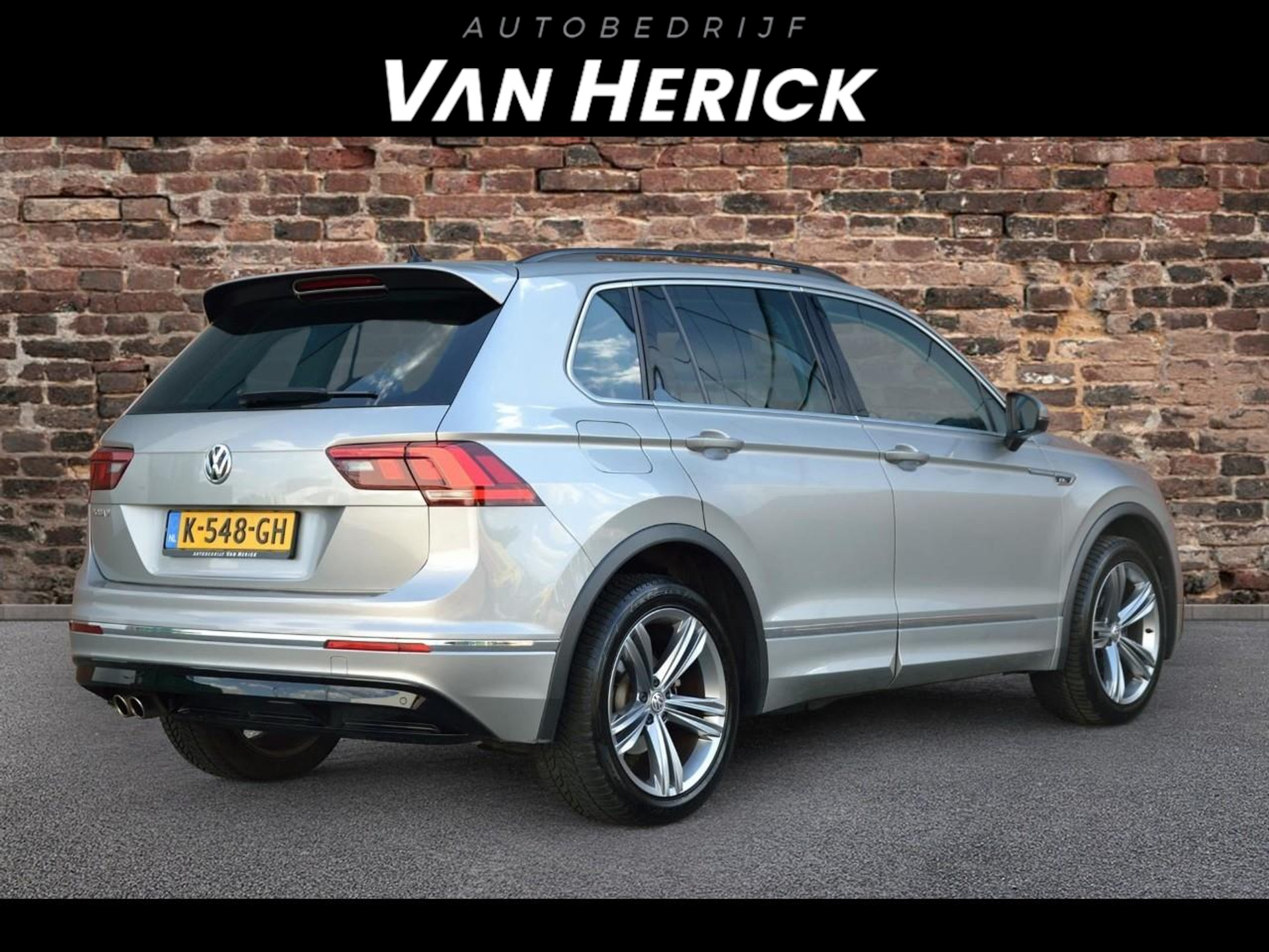 Volkswagen Tiguan 1.5 TSI ACT R-line 150PK| Carplay | Nette staat voor € 25.745,-