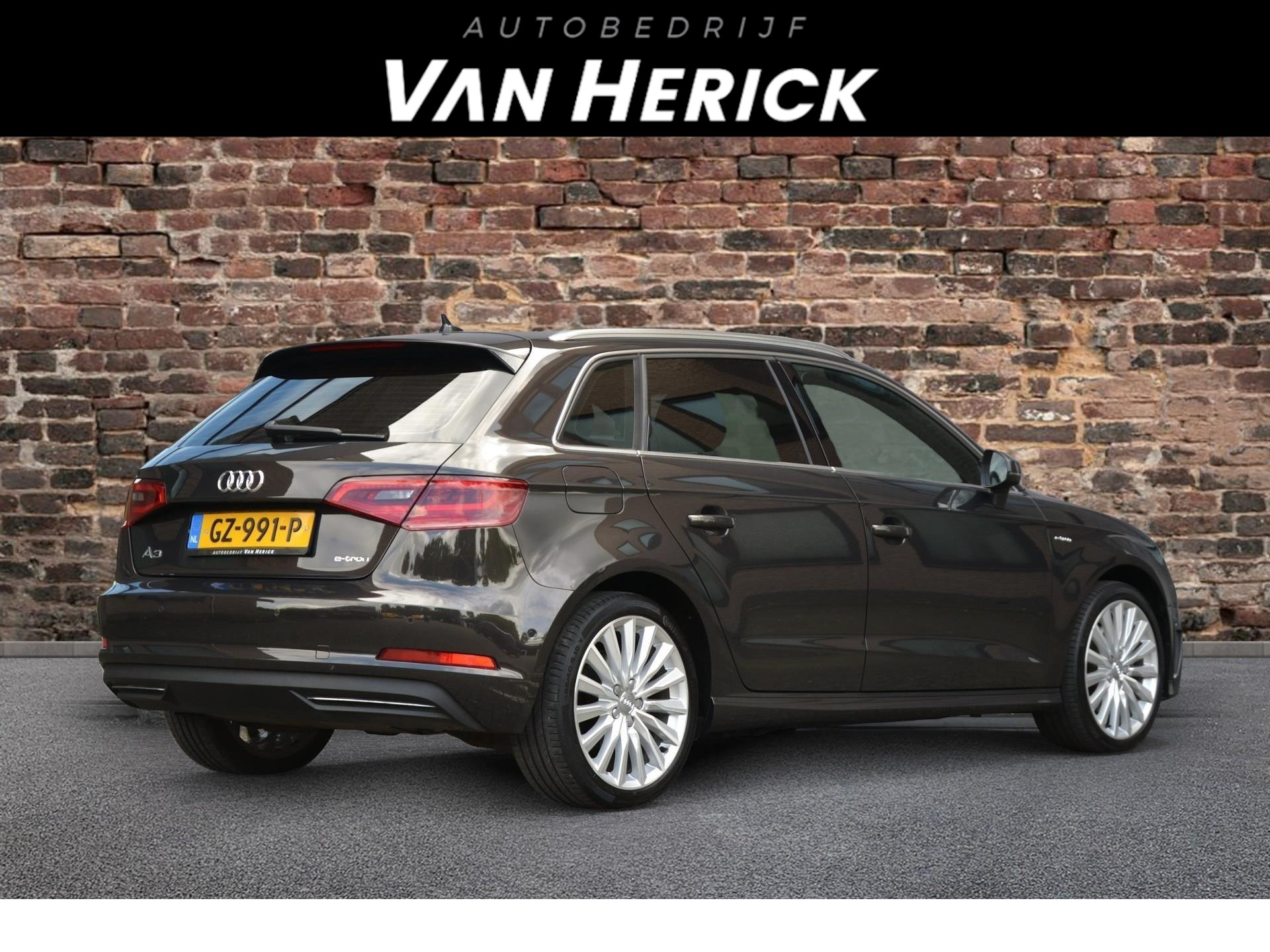 Audi A3 Sportback 1.4 e-tron 3x S-Line 150PK Automaat | LED | Cruise | Clima voor € 15.945,-