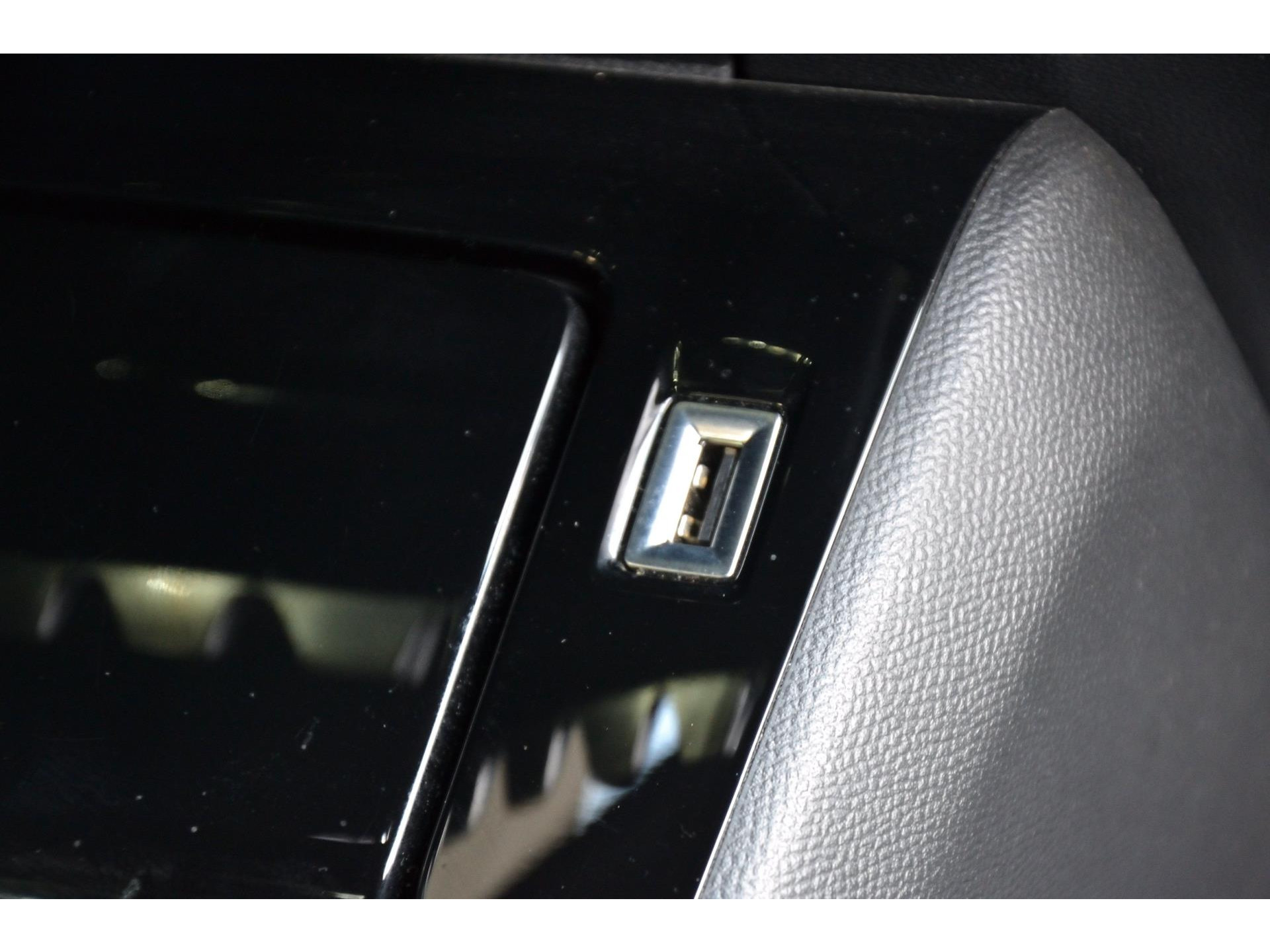 Peugeot 2008 1.2 PureTech GT-line | Navi | LED koplampen | Achteruitrijcamera