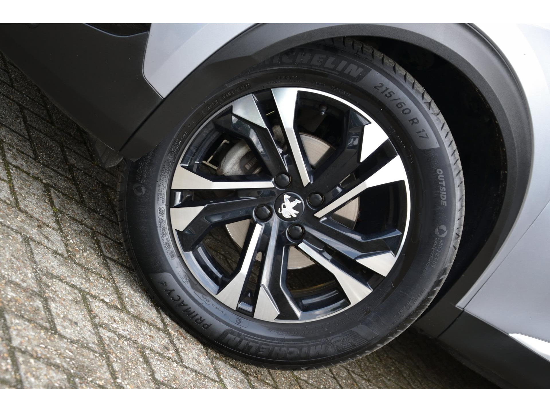 Peugeot 2008 1.2 PureTech GT-line | Navi | LED koplampen | Achteruitrijcamera