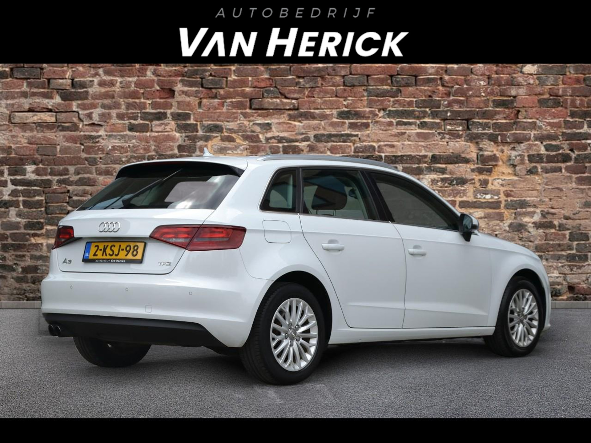 Audi A3 Sportback 1.4 TFSI Ambiente Pro Line | Automaat | Cruise | Stoel-Verwarming voor € 12.945,-
