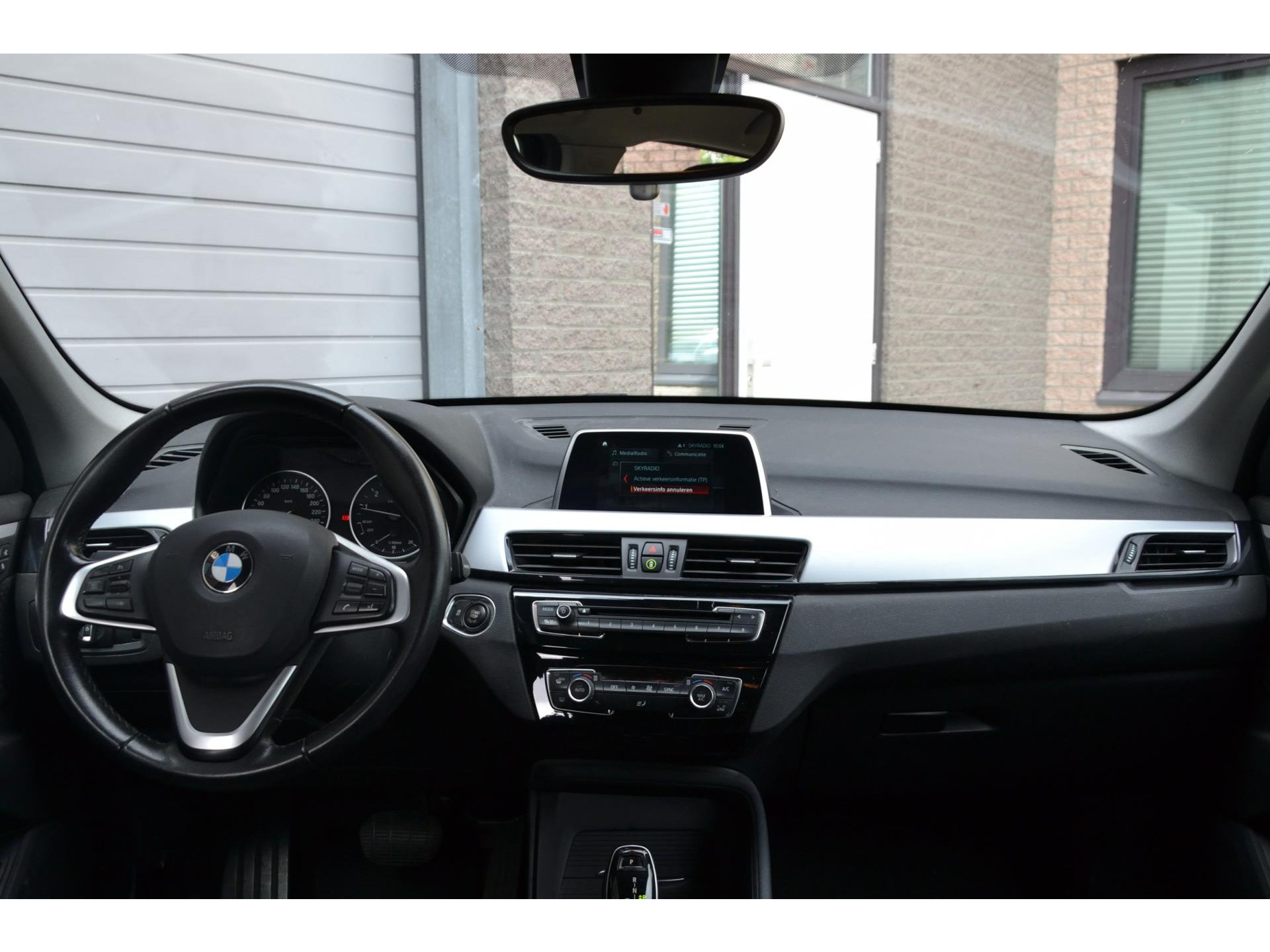 BMW X1 SDrive18i Executive |Navigatie| Trekhaak | Achteruitrijcamera