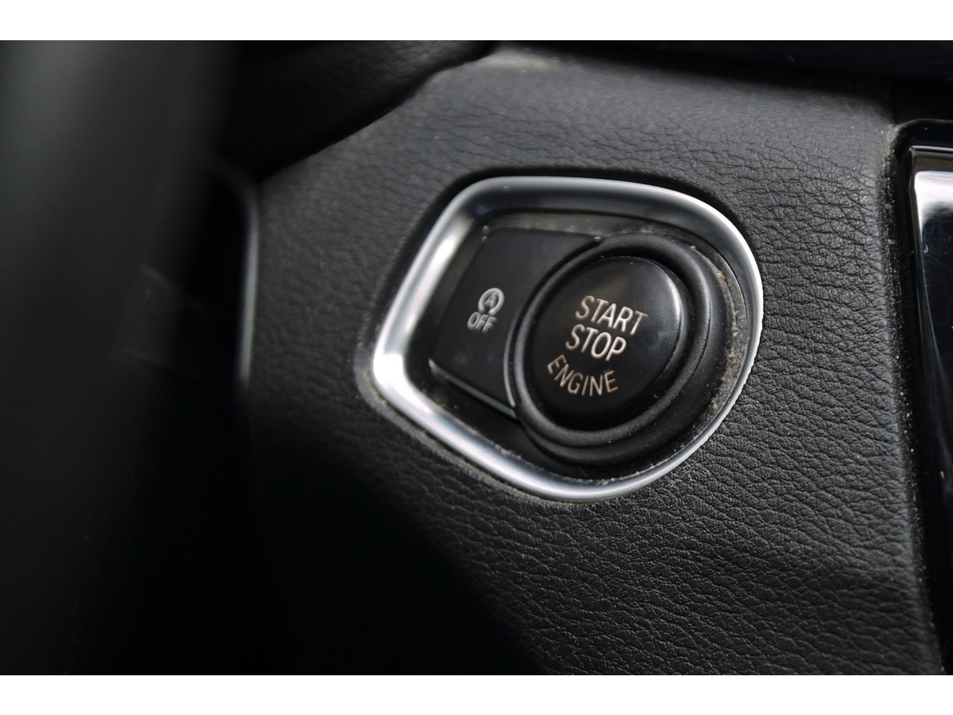 BMW X1 SDrive18i Executive |Navigatie| Trekhaak | Achteruitrijcamera