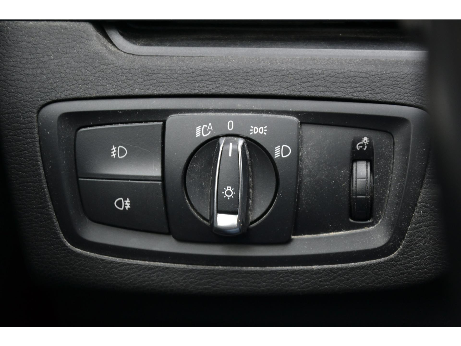 BMW X1 SDrive18i Executive |Navigatie| Trekhaak | Achteruitrijcamera