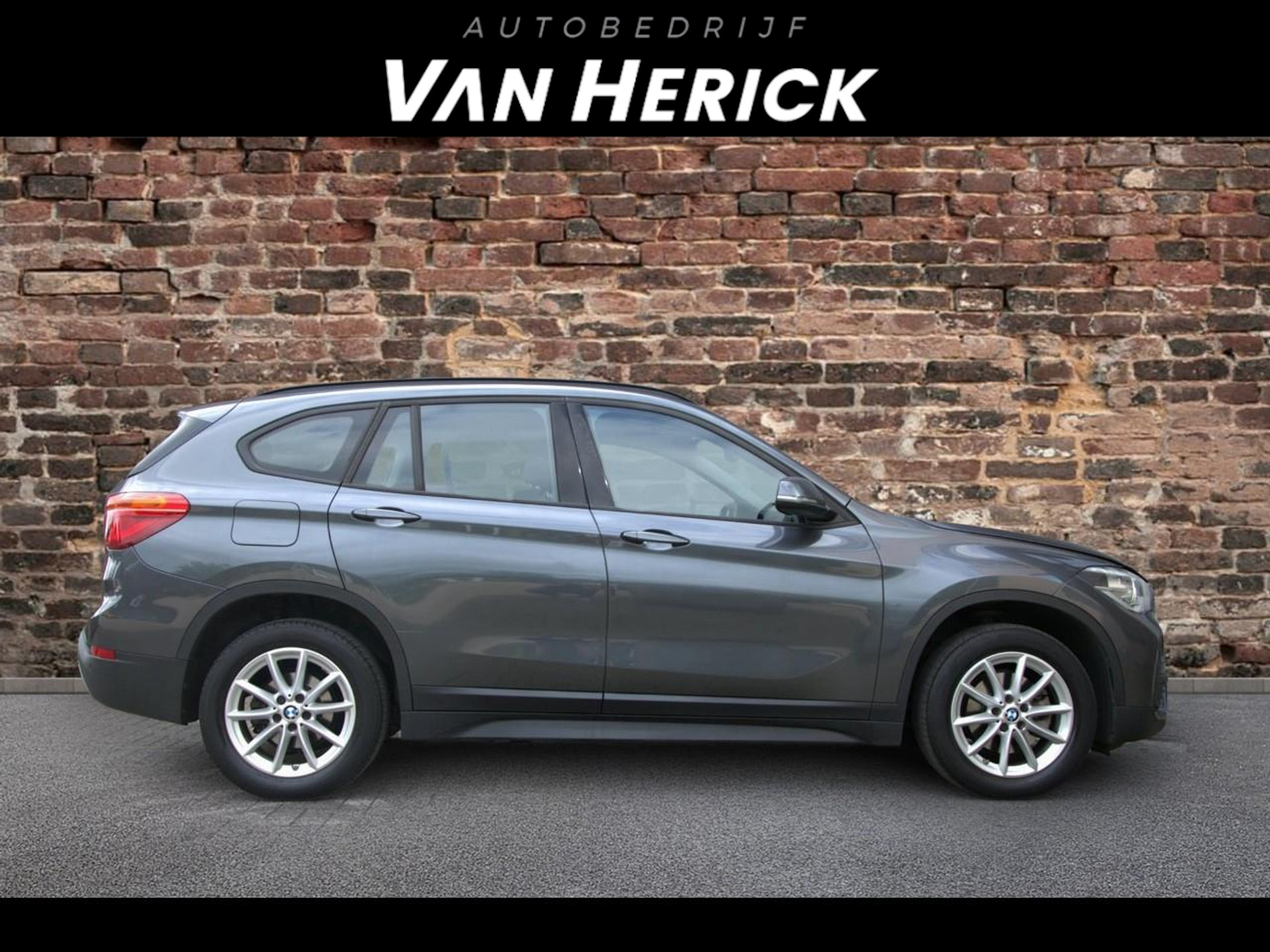 BMW X1 SDrive18i Executive |Navigatie| Trekhaak | Achteruitrijcamera