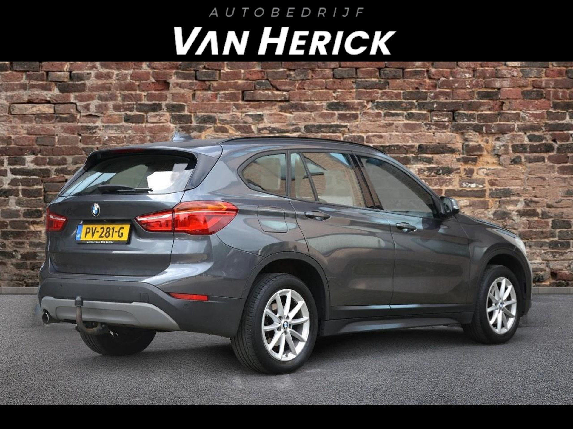 BMW X1 SDrive18i Executive |Navigatie| Trekhaak | Achteruitrijcamera