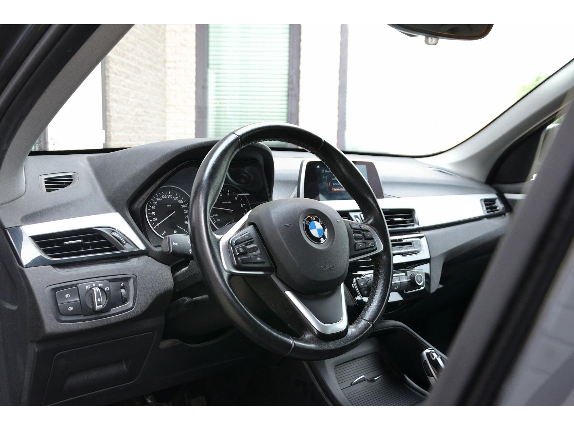 BMW X1 SDrive18i Executive |Navigatie| Trekhaak | Achteruitrijcamera