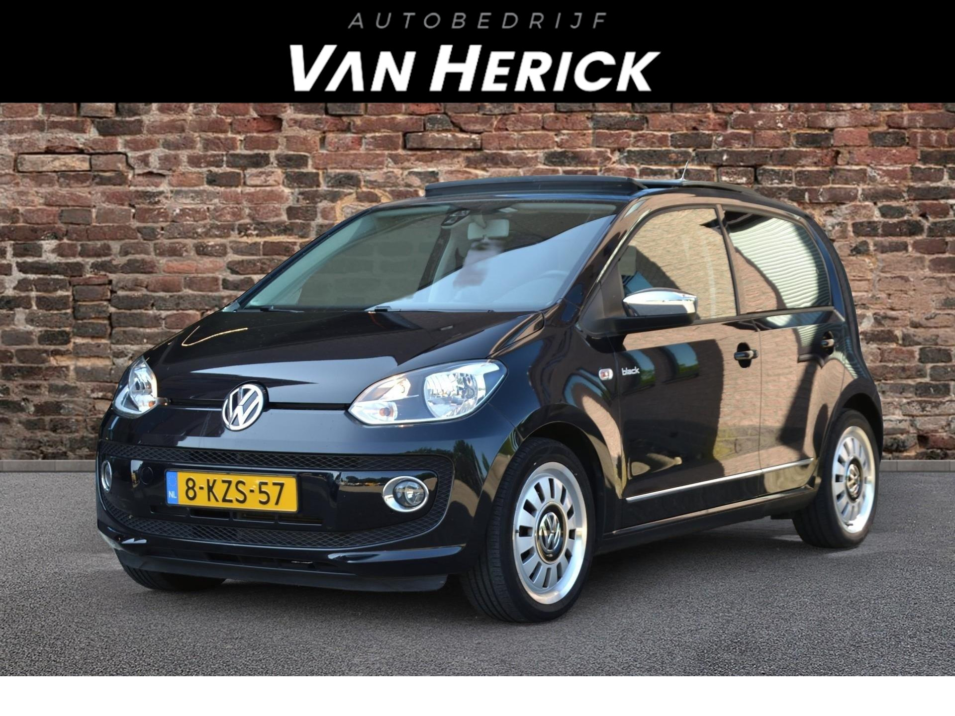 Volkswagen up! 1.0 high up! BlueMotion 5-Deurs | Open-dak | Cruise | Navi | Airco voor € 8.445,-