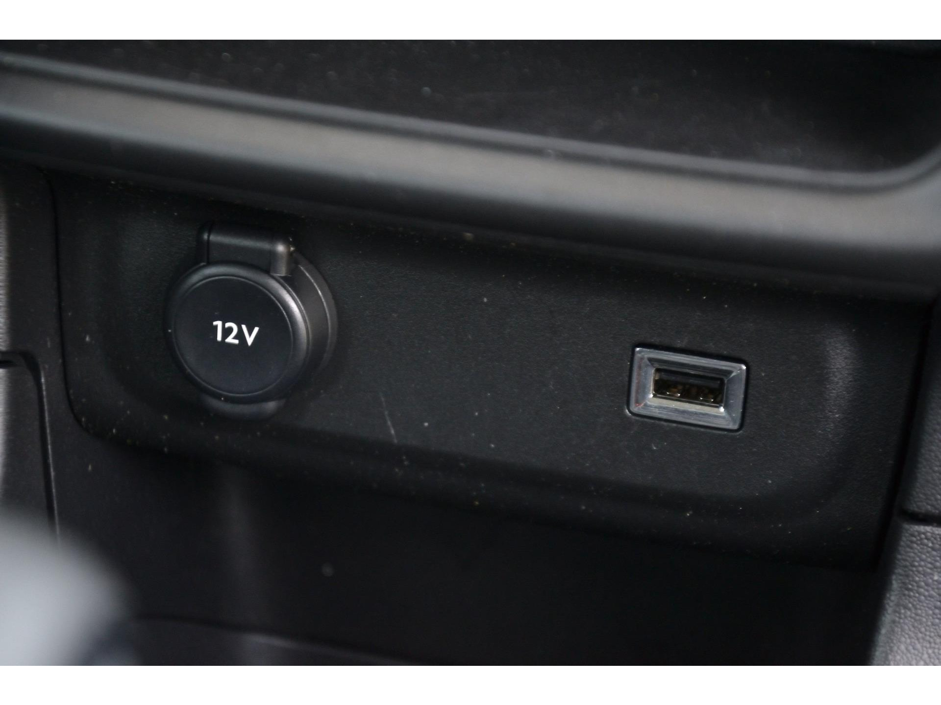 Citroën C3 1.2 PureTech C-Series 110PK | Clima | App Connect | Cruise control