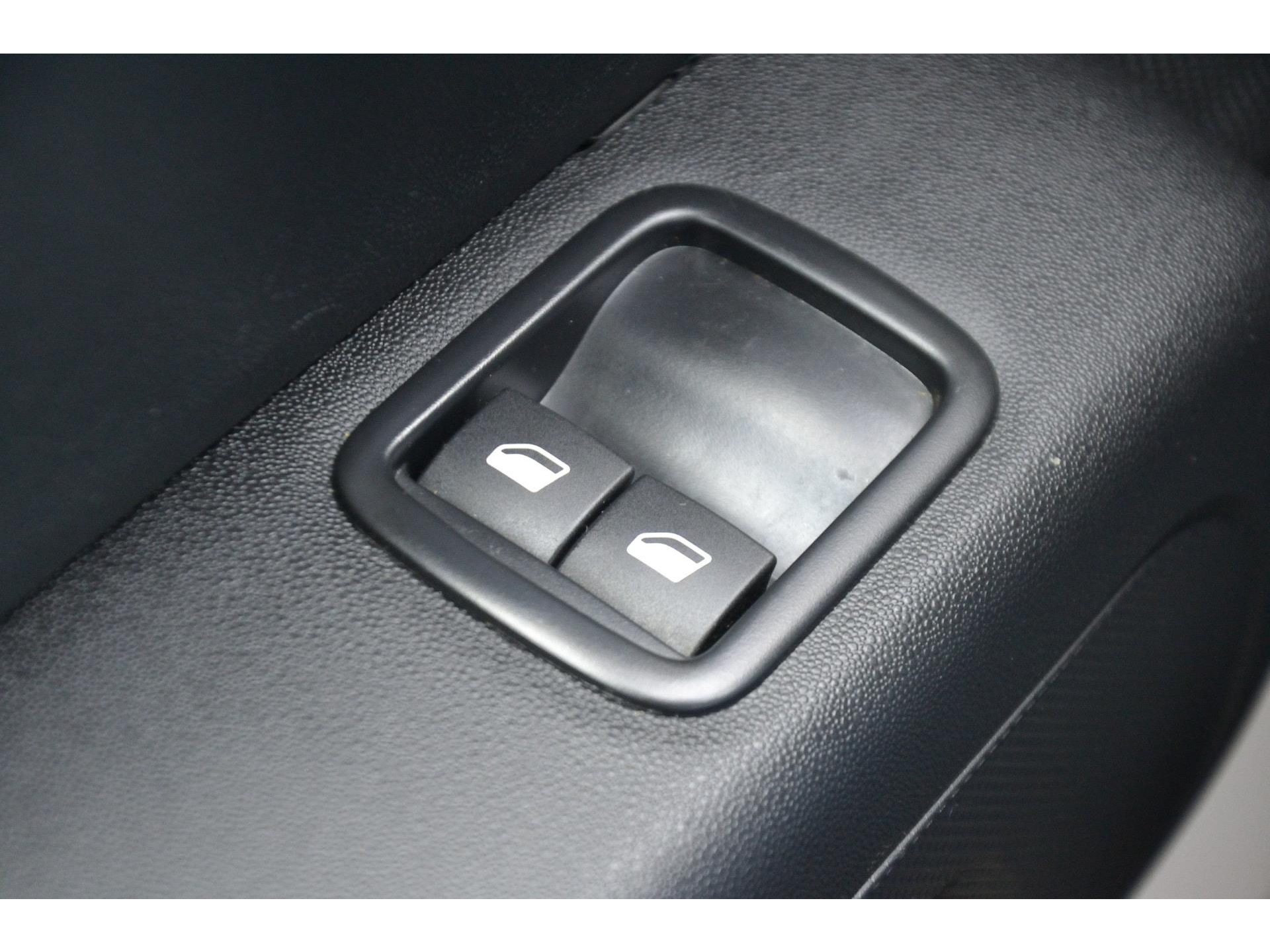 Citroën C3 1.2 PureTech C-Series 110PK | Clima | App Connect | Cruise control