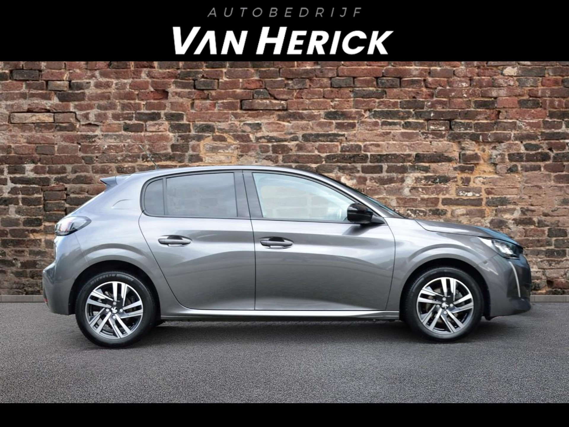Peugeot 208 1.2 PureTech Allure Pack | ACC | Keyless | Stoelverwarming | 360 camera