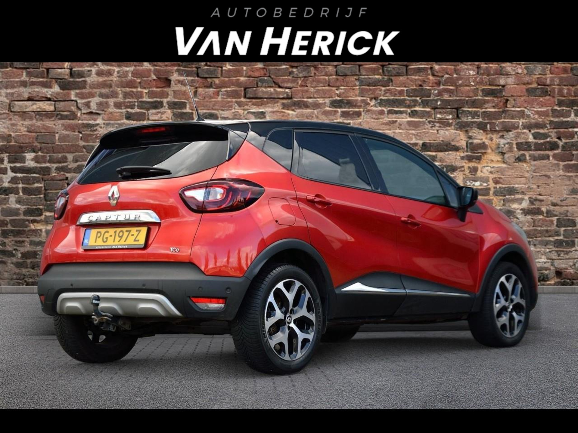 Renault Captur 0.9 TCe Intens | R-Link | Clima | Trekhaak voor € 9.945,-