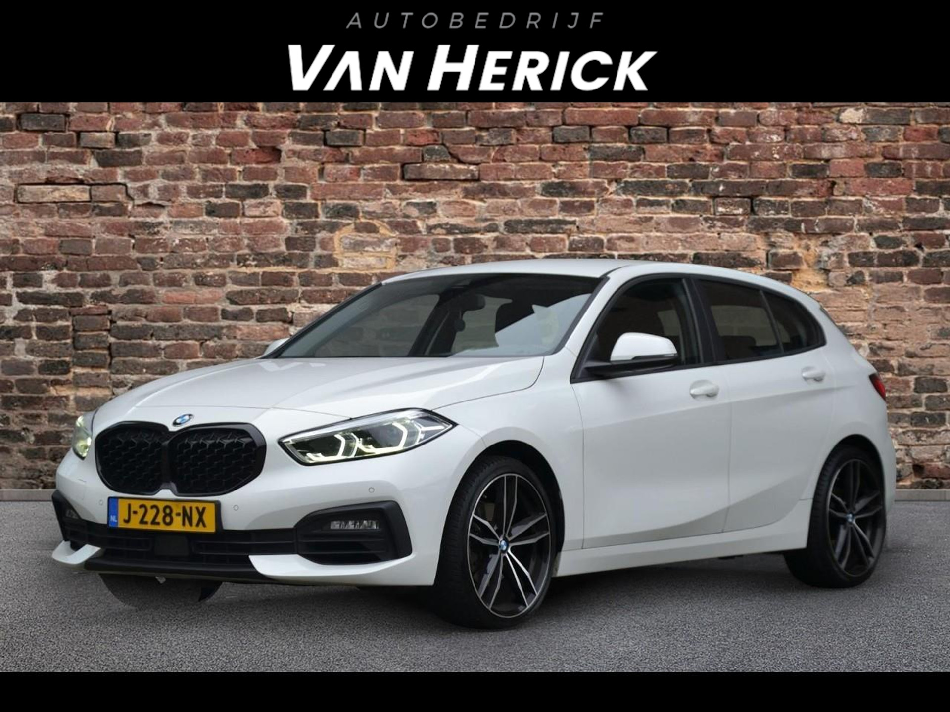 BMW 1-serie 118i Executive Edition | Virtual cockpit | Keyless | Cruise voor € 20.445,-