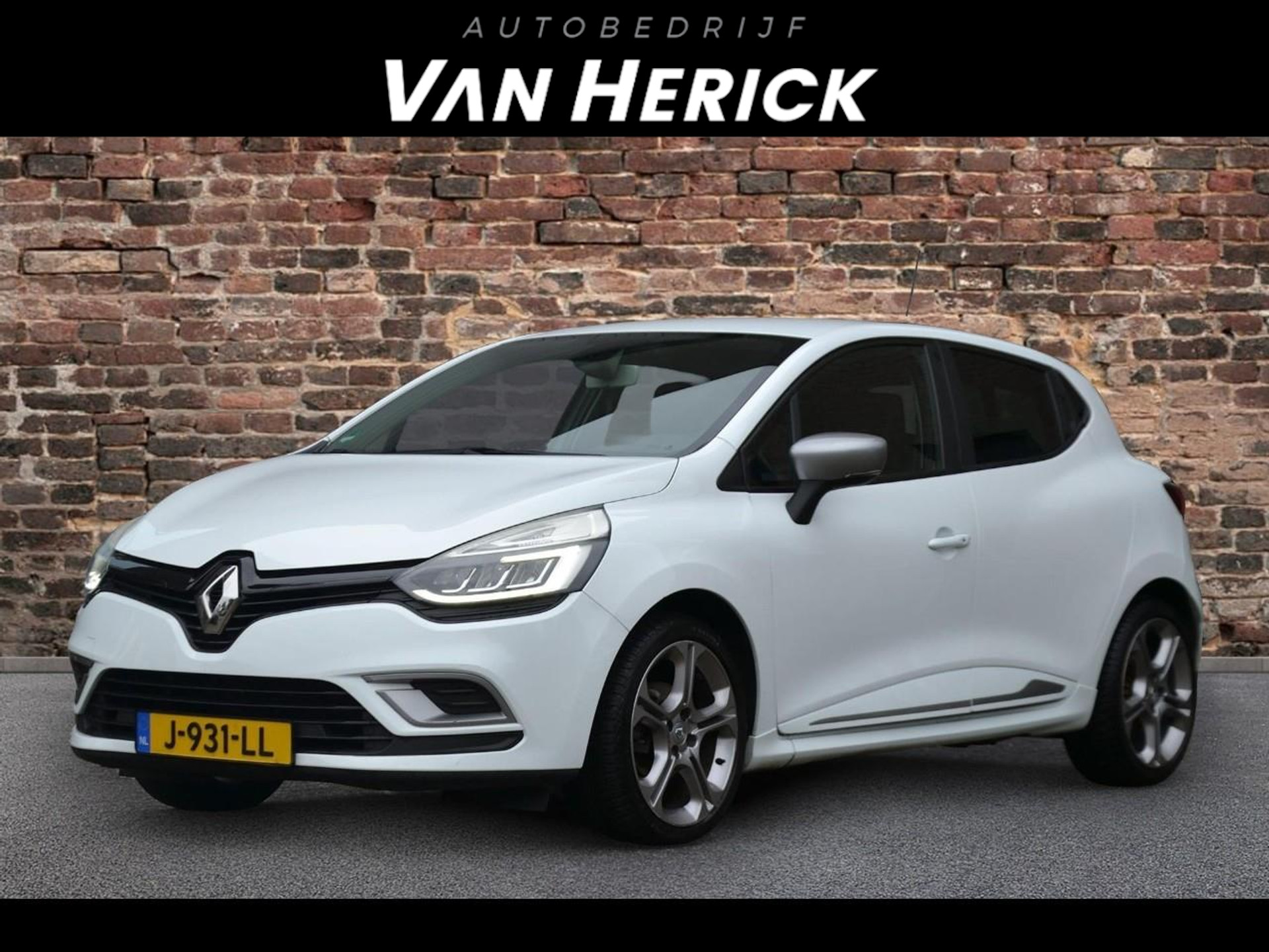 Renault Clio 1.2 TCe Intens GT-Line | Cruise | Navi | Clima | LED voor € 10.445,-