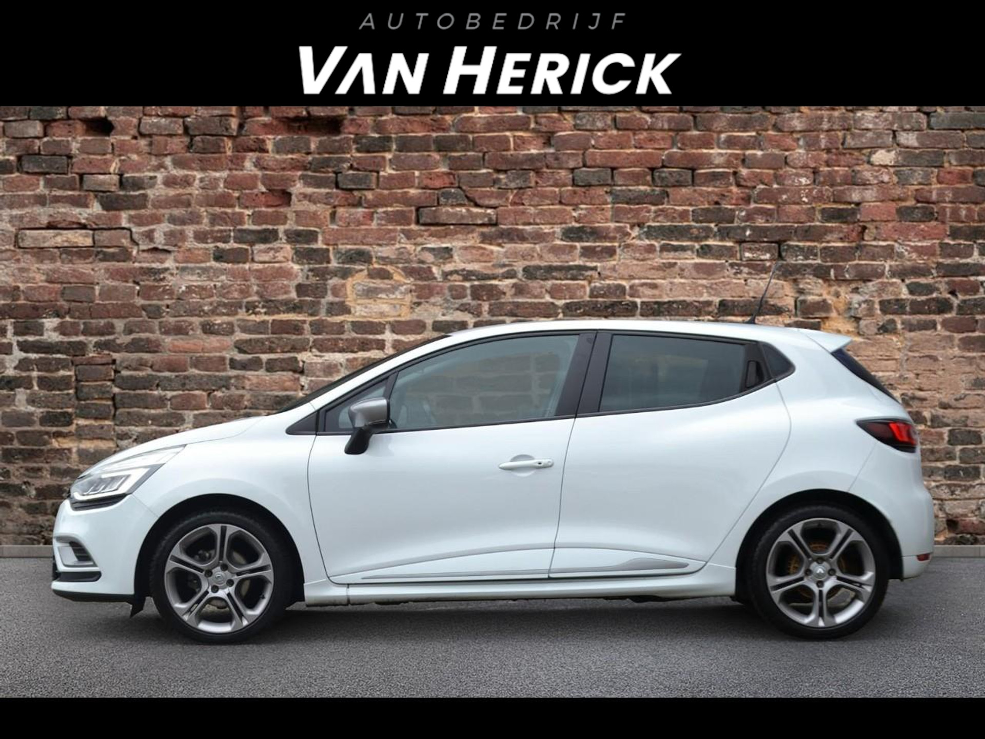 Renault Clio 1.2 TCe Intens GT-Line | Cruise | Navi | Clima | LED voor € 10.445,-