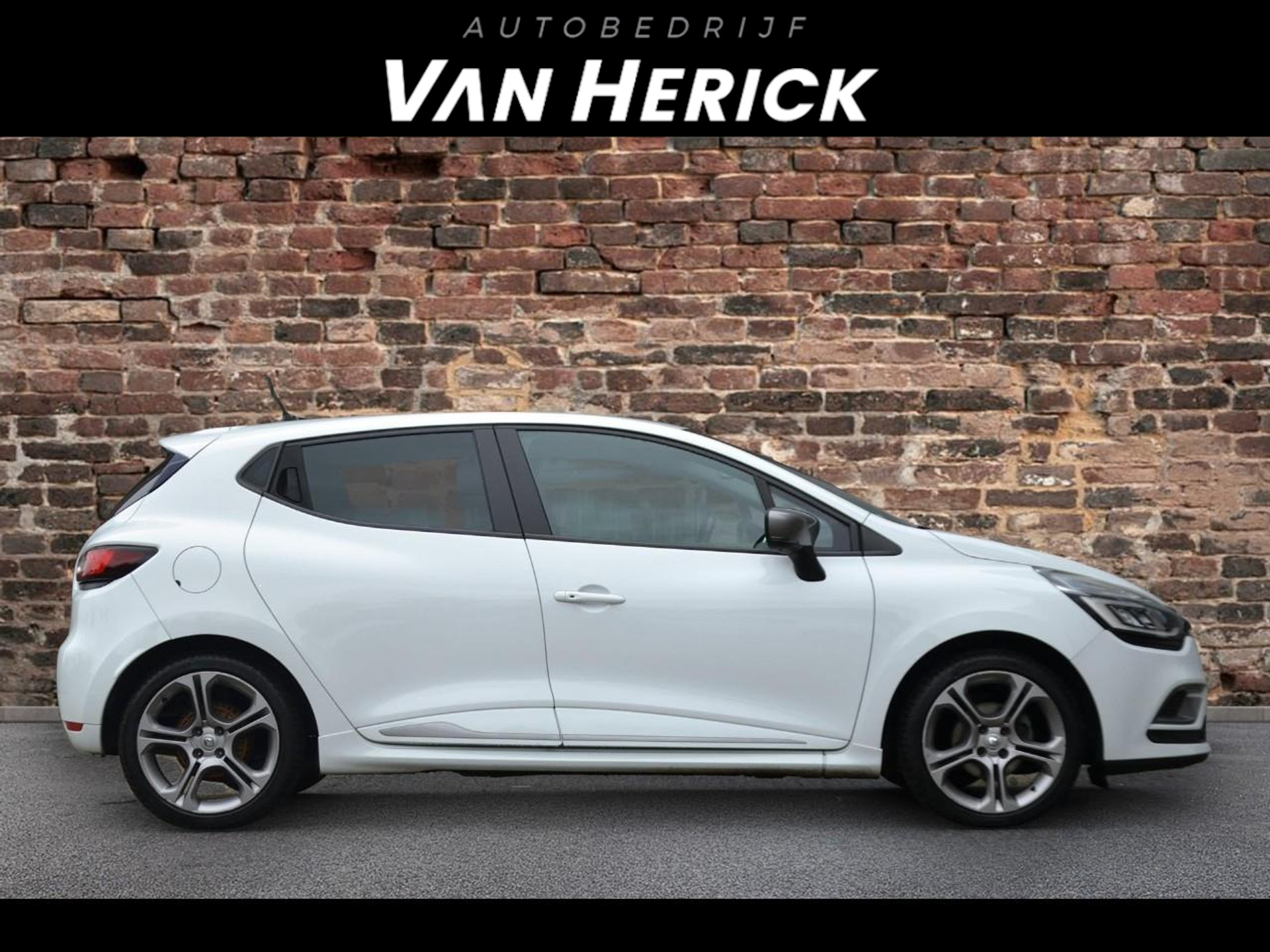 Renault Clio 1.2 TCe Intens GT-Line | Cruise | Navi | Clima | LED voor € 10.445,-