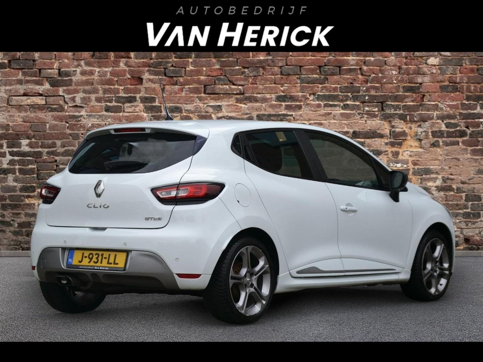 Renault Clio 1.2 TCe Intens GT-Line | Cruise | Navi | Clima | LED voor € 10.445,-