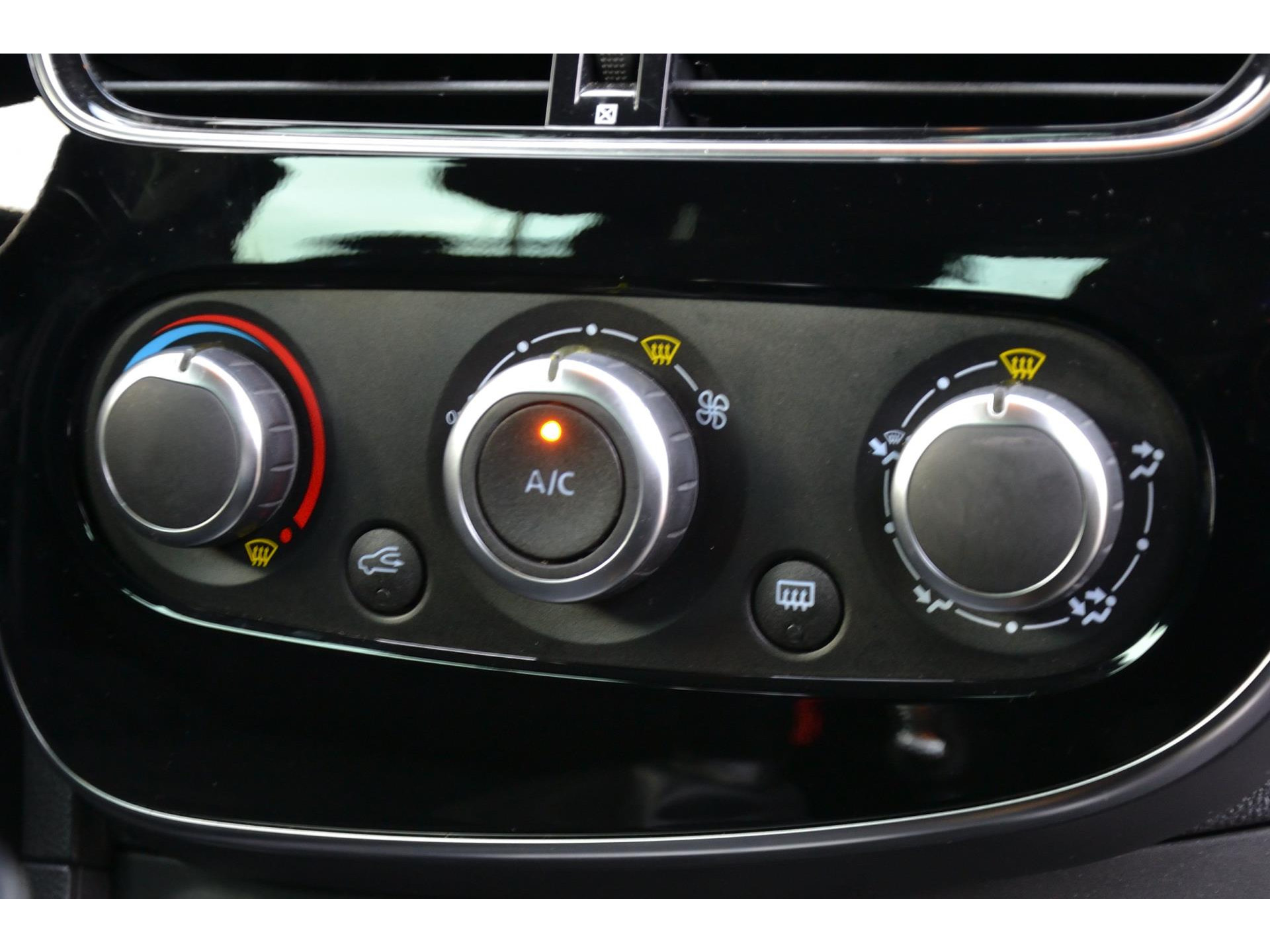 Renault Clio 0.9 TCe Limited | Parkeersensor | Navi | Bluetooth