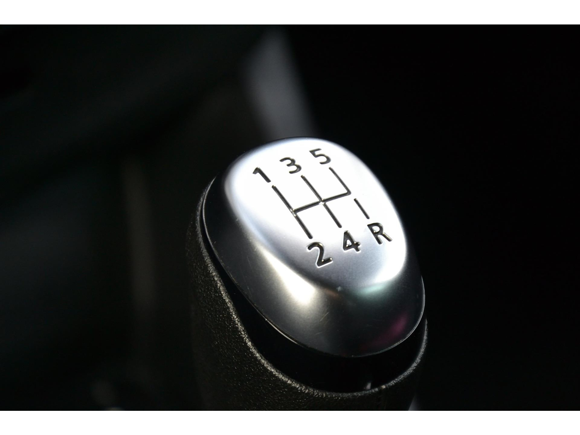 Renault Clio 0.9 TCe Limited | Parkeersensor | Navi | Bluetooth