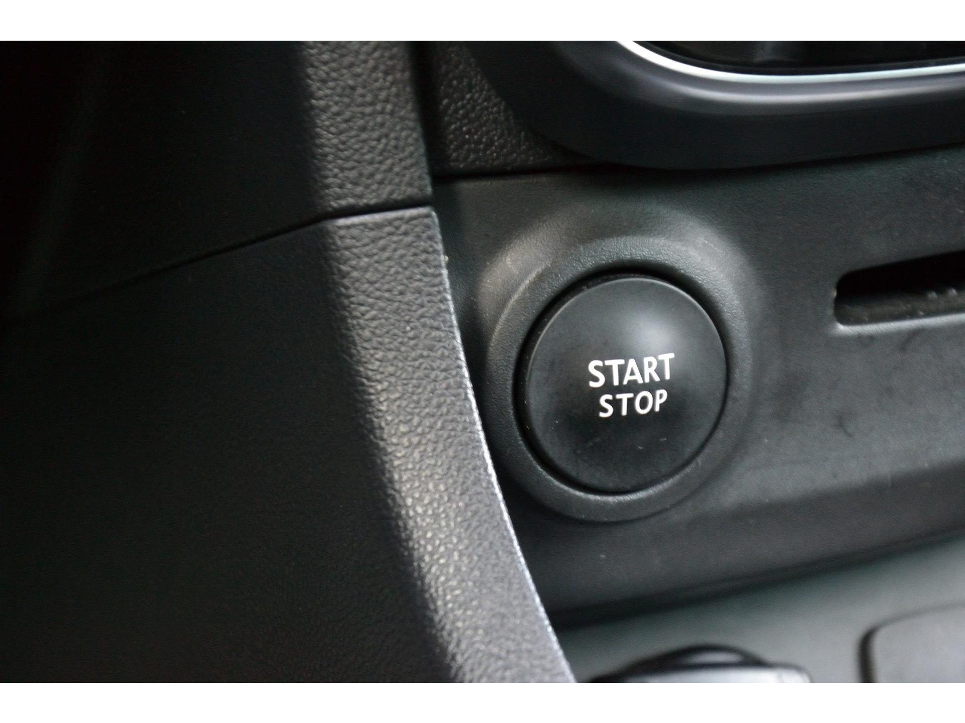 Renault Clio 0.9 TCe Limited | Parkeersensor | Navi | Bluetooth