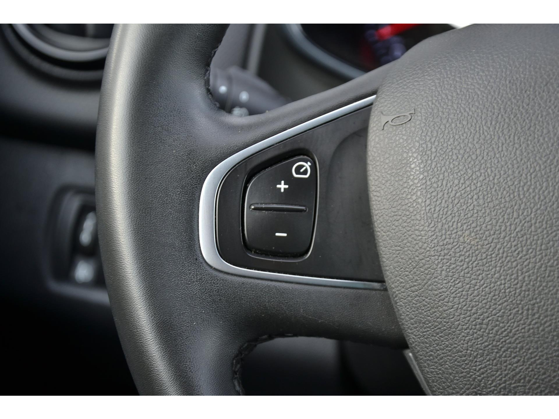Renault Clio 0.9 TCe Limited | Parkeersensor | Navi | Bluetooth