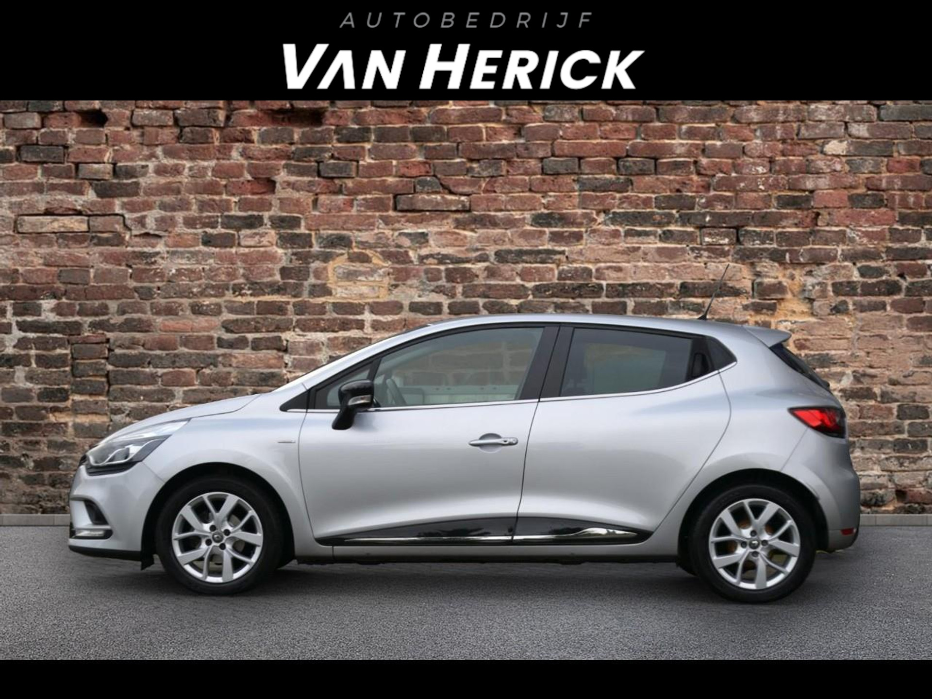 Renault Clio 0.9 TCe Limited | Parkeersensor | Navi | Bluetooth voor € 10.445,-