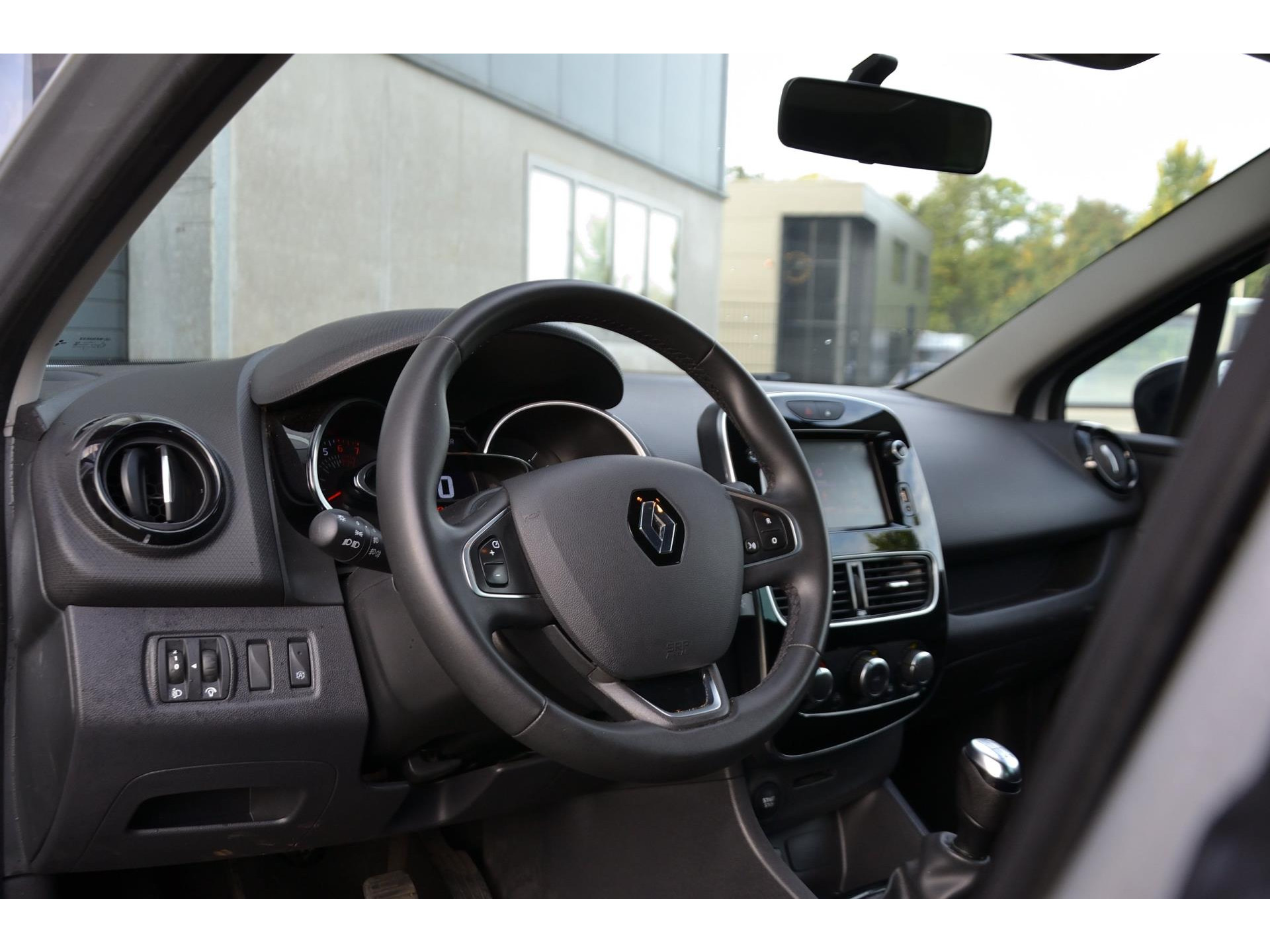 Renault Clio 0.9 TCe Limited | Parkeersensor | Navi | Bluetooth