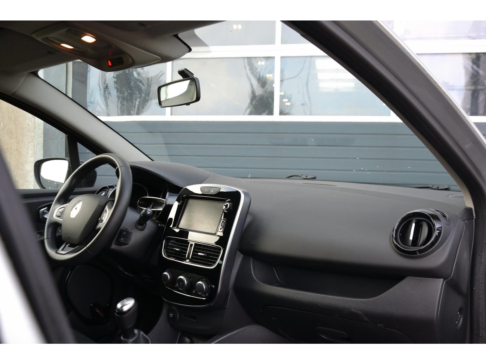 Renault Clio 0.9 TCe Limited | Parkeersensor | Navi | Bluetooth