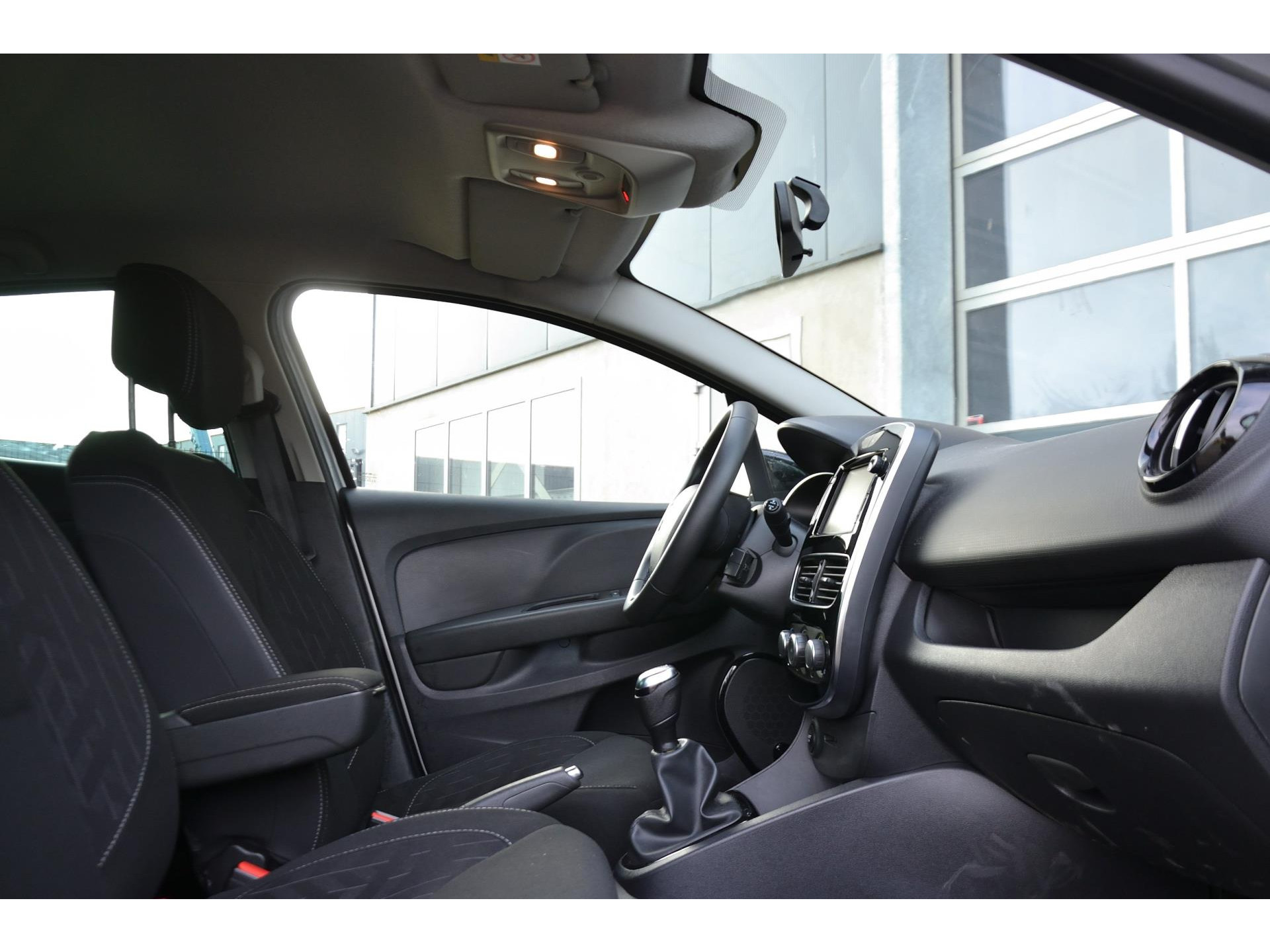 Renault Clio 0.9 TCe Limited | Parkeersensor | Navi | Bluetooth