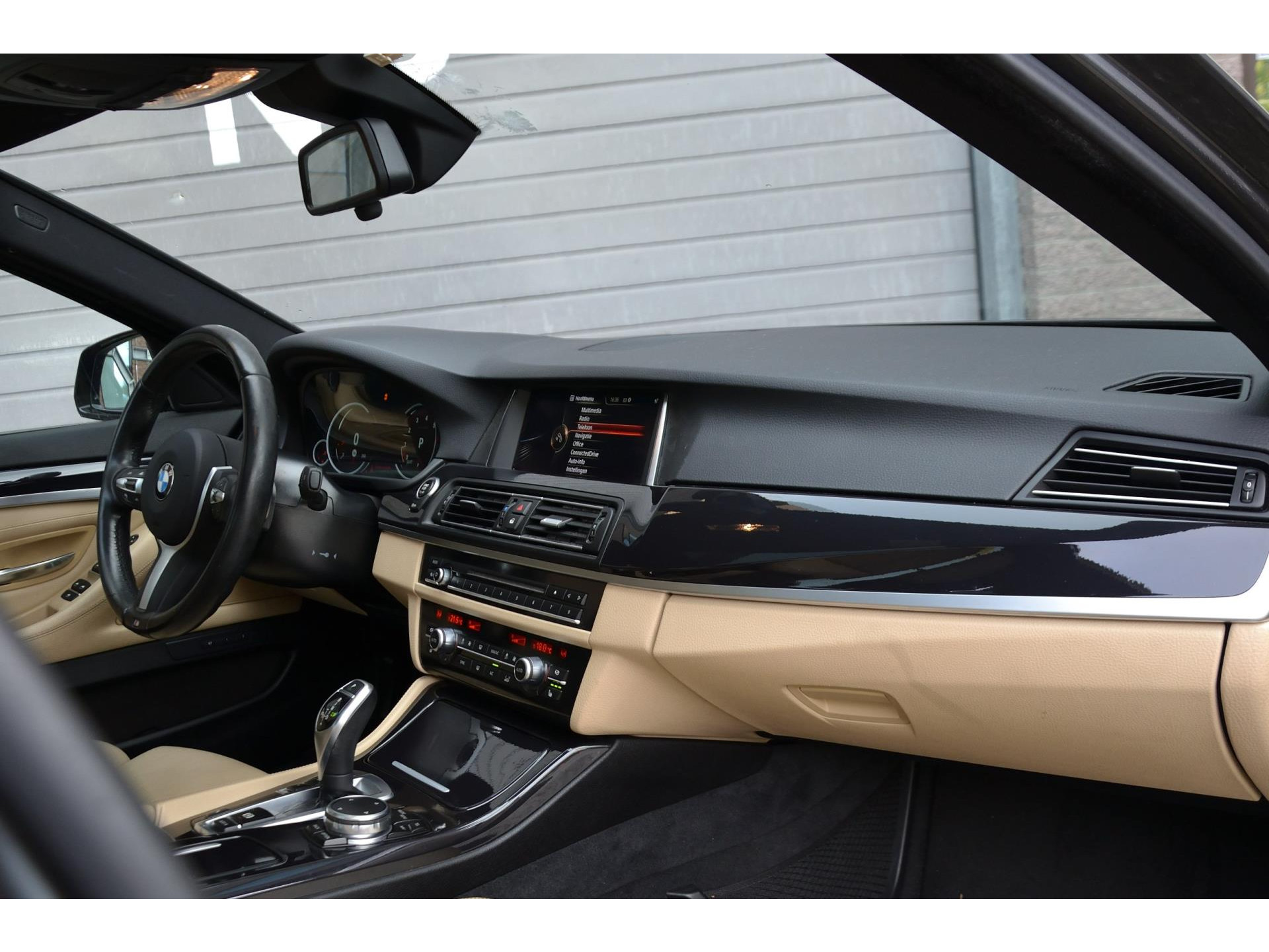 BMW 5 Serie 528i M Sport Edition High Executive | Panorama Dak | Leer | Memory | Stoelverwarming