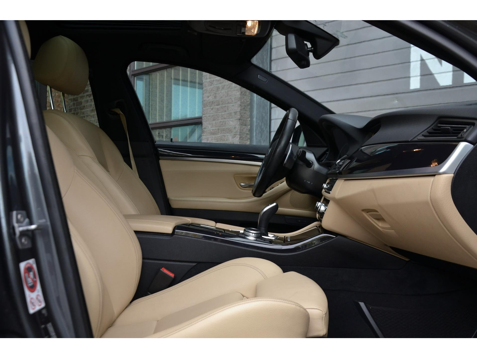BMW 5 Serie 528i M Sport Edition High Executive | Panorama Dak | Leer | Memory | Stoelverwarming